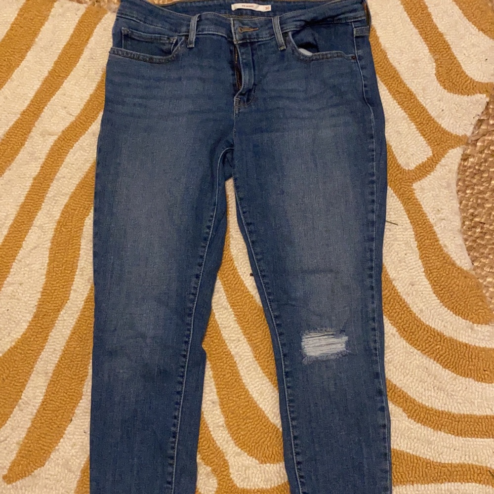 Levi 711 jeans